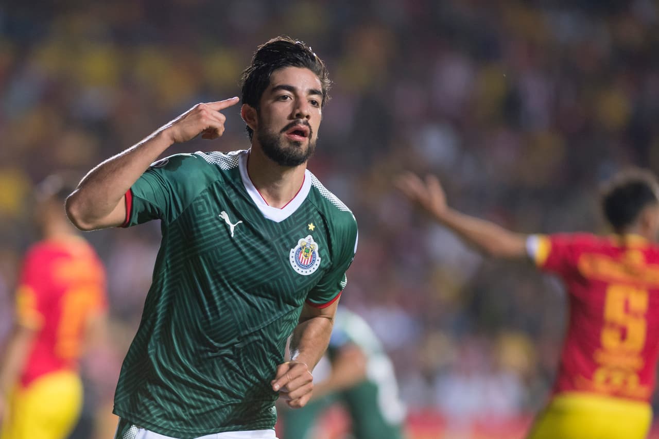 Motivos no confesados de por qué Chivas y Osorio no quieren a Pizarro