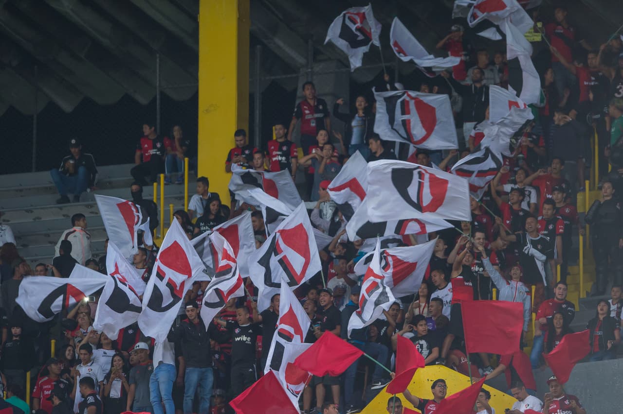 Eso mantuvo la expectativa y alegría de un estadio Jalisco marcado por la tensión por la actuación de su equipo.