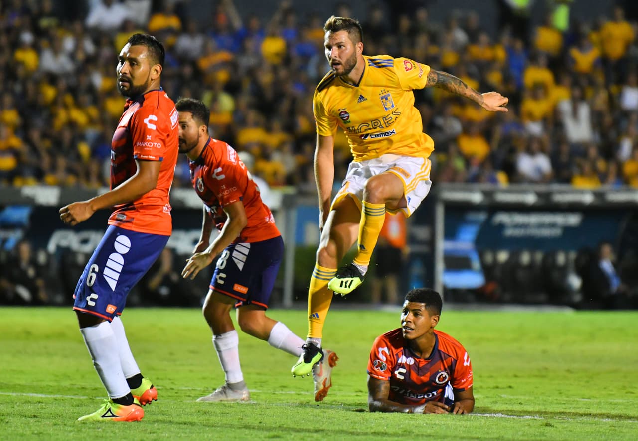 No fue sino hasta el segundo tiempo, a los 52 minutos, cuando los locales ampliaron la ventaja. Un cañonazo del francés Gignac, desde fuera del área, perforó al meta peruano Pedro Gallese para el 2-0.