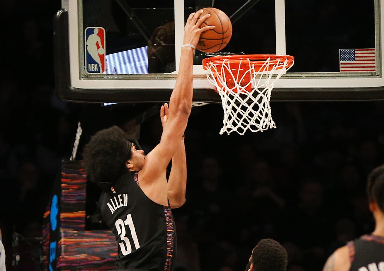 Por los locales se destacó en Barclays Center Spencer Dinwiddie, saliendo desde la banca con 19 unidades, mientras que por los visitantes Pistons Andre Drummond aportó 13 puntos y recogió 20 rebotes.