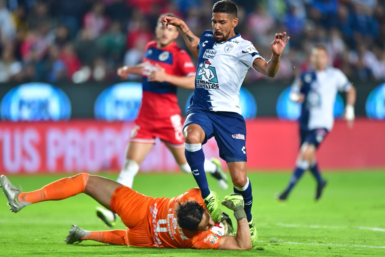Ni Pachuca ni Chivas logran romper las redes y se dividen los puntos.