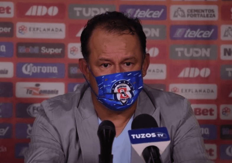 Reynoso le tira a América: 'Hace 8 días un rival se llevó 3'