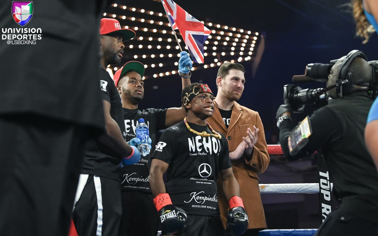 Emanuel 'Vaquero' Navarrete dio la sorpresa ante Isaac Dogboe, luego de vencerlo por decisión unánime para arrebatarle al ghanés su cetro mundial supergallo de la OMB.