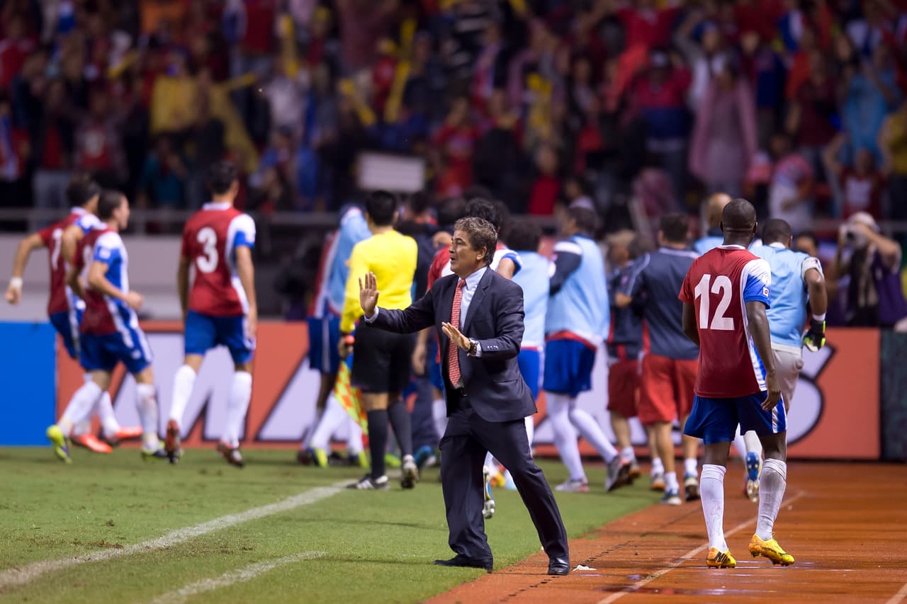 Al minuto 24 comenzó la pesadilla mexicana: Brian Ruiz anotó el 1-0 local y puso a temblar al 'Tri'. El técnico colombiano de Costa Rica, Jorge Luis Pinto, advirtió su intención de triunfo.