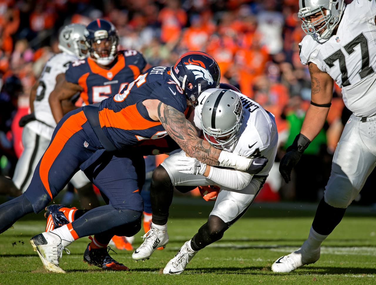 6. DENVER BRONCOS - Van a llegar tan lejos como su defensiva aguante y eso puede ser algo muy bueno. Peyton Manning y Brock Osweiler no han sido factores en el avance de este equipo, la fuerza radica en otras áreas. ¿Qué sería de este equipo si Peyton jugara como en sus mejores años?
