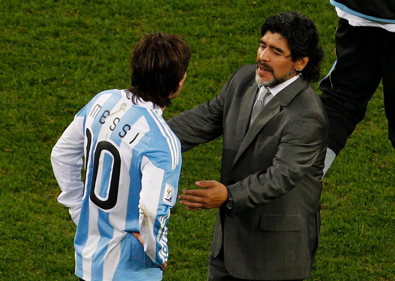 Diego Maradona criticando a Lionel Messi: "¿Sos argentino o sueco?"