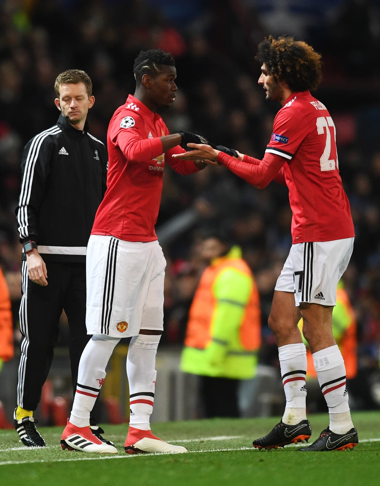 Los cambios no se hicieron esperar y Mourinho mandó al campo a Paul Pogba, mientras que Montella puso a Ben Yedder.