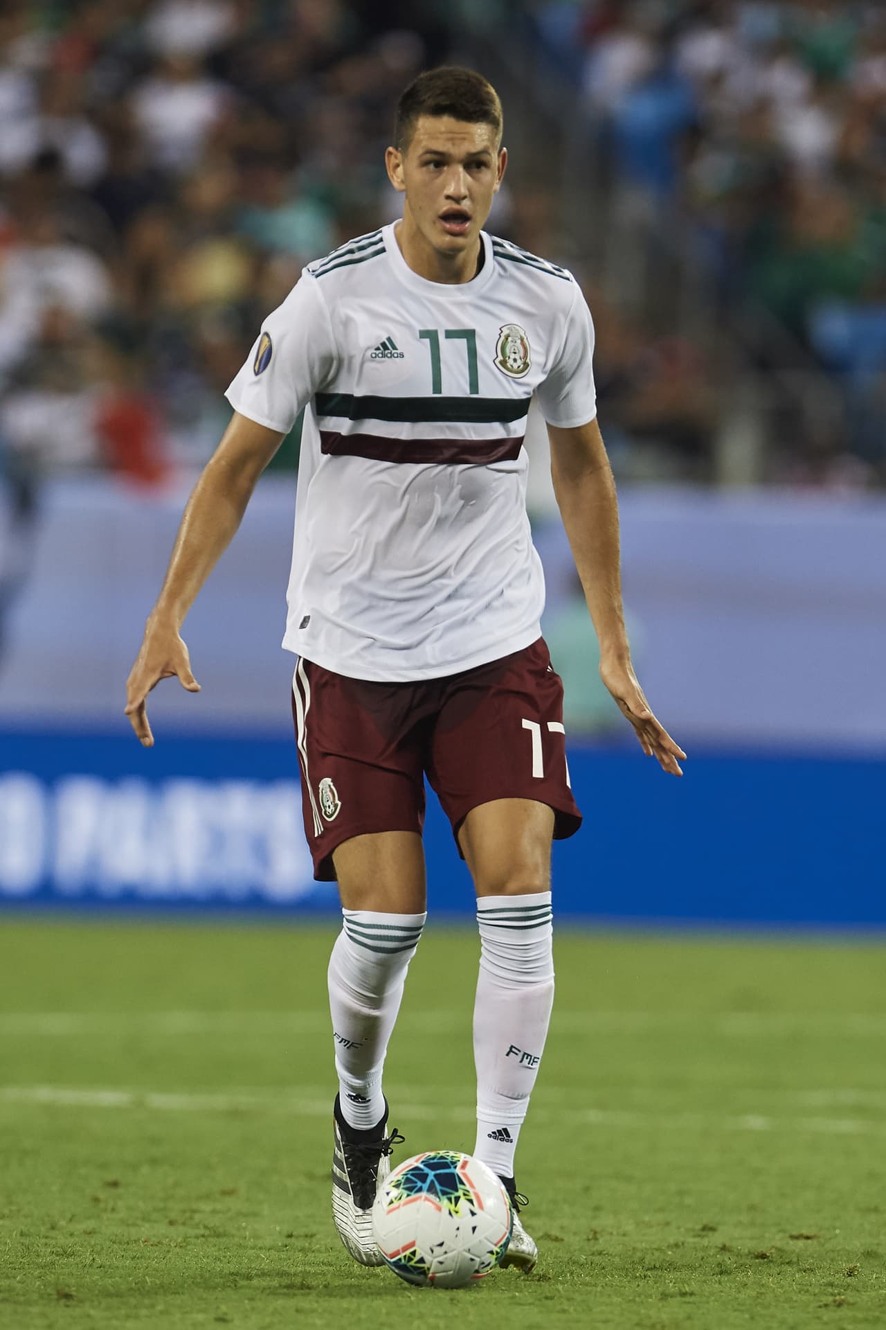 César Montes, jugador del Monterrey, trató de entrar en contacto pronto en el partido con el balón, pero sus principales problemas fueron de ubicación en el campo, no de confianza.