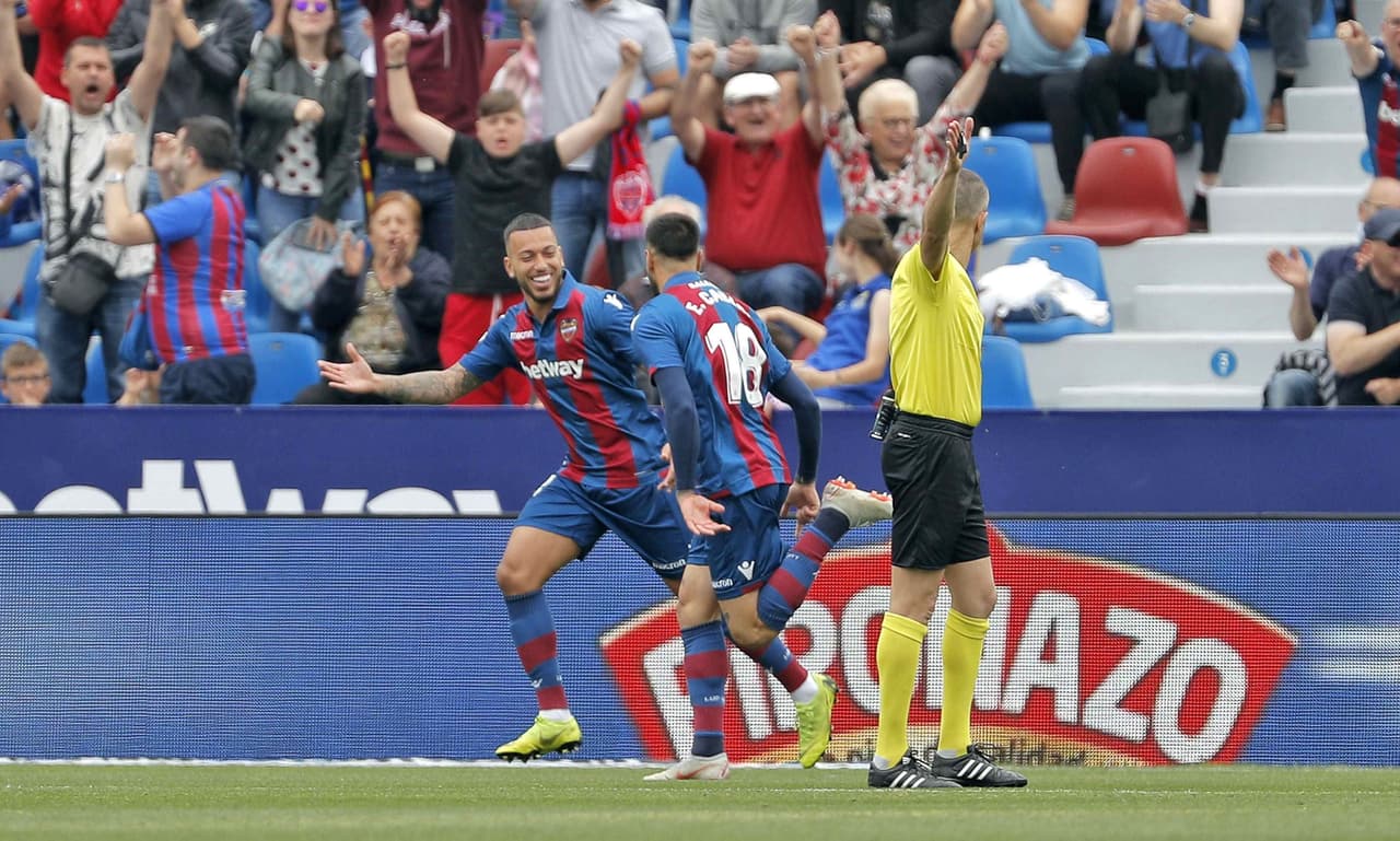 El defensa uruguayo del Levante Erick Cabaco anotó al minuto 6 del primer tiempo la ventaja para el local.