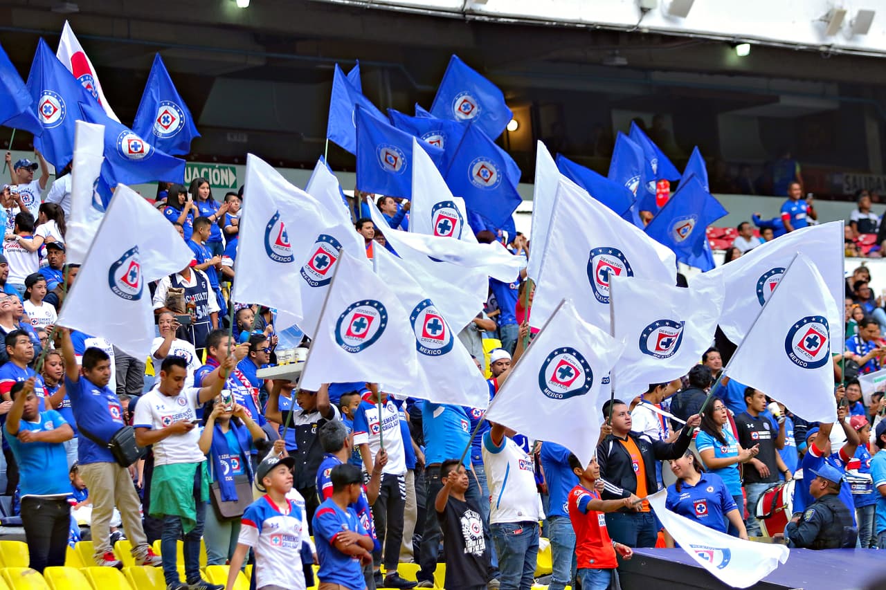Los fanáticos de Cruz Azul celebran haber cerrado invictos en su nueva casa, lo que no conseguían desde el Apertura 2012, con la diferencia que esa vez sumaron 15 puntos, ahora 25.