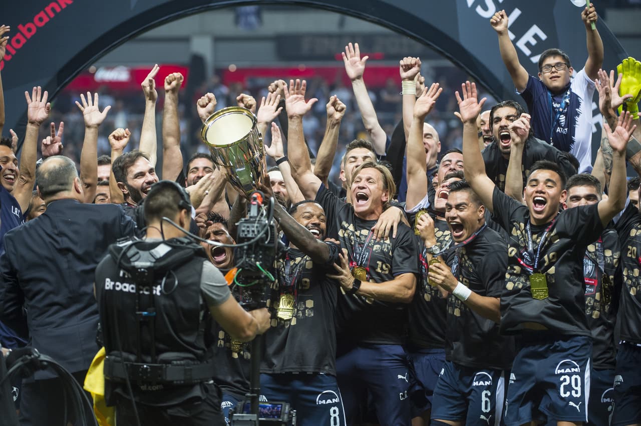 Así se vivieron los festejos de los Rayados del Monterrey tras imponerse en la Final de la Liga Campeones a los Tigres de la UANL en el Estadio BBVA.