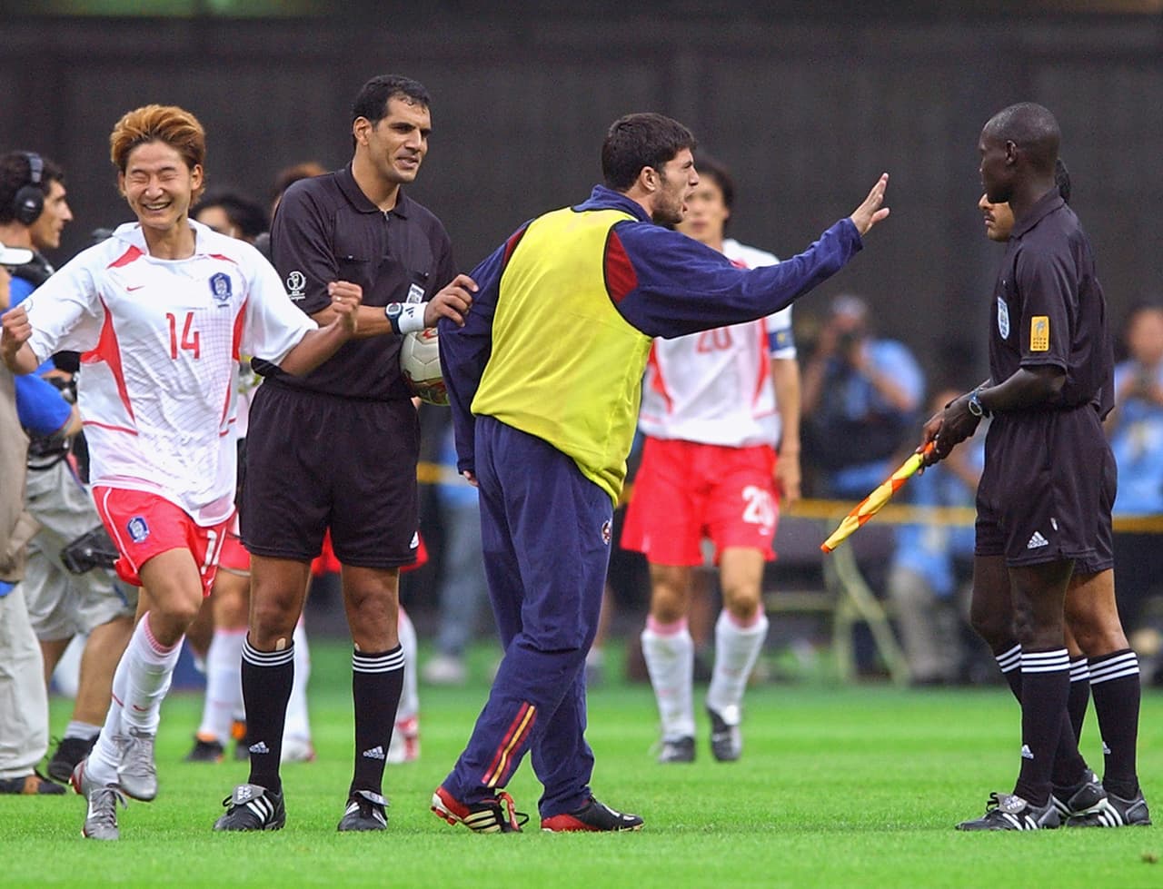 Diego Tristán, José Antonio Camacho, y toda la banca española, querían devorarse vivos a los referís.