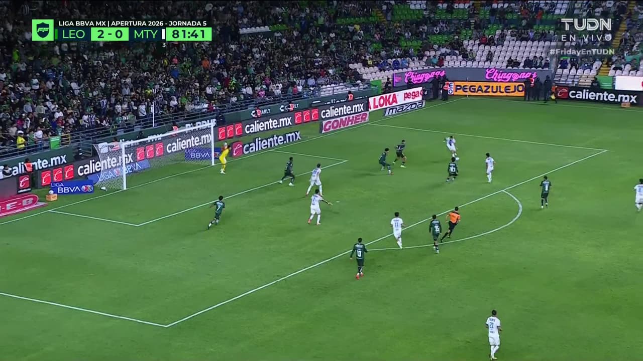 ¡TIRO ATAJADO! disparo por Lucas Ocampos.
