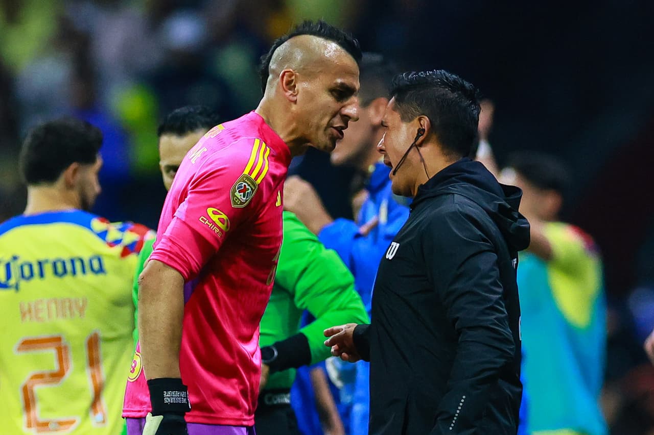 Nahuel Guzmán rompe el silencio sobre sus reclamos al árbitro en la Final