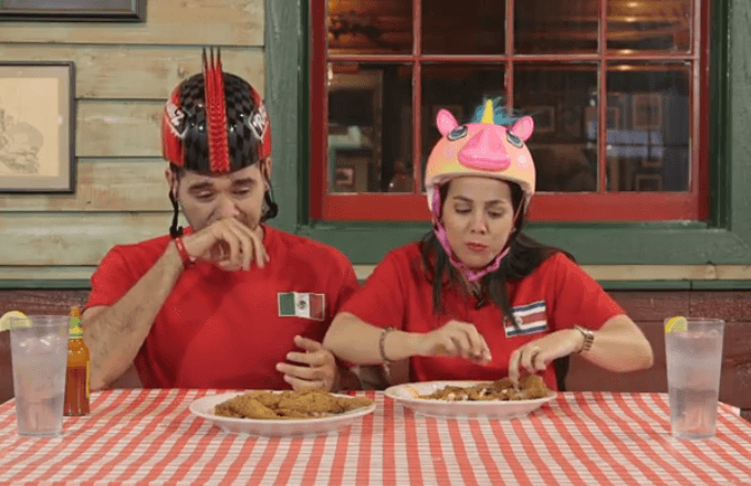 Un delicioso platillo de ancas de rana degustaron los participantes de la Carrera de la Copa Oro en el episodio 9 en Nashville, Tennessee.