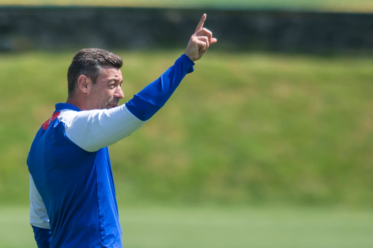 Para levantar y llegar a lo más alto, son varios puntos los que tendrá que revertir Pedro Caixinha con Cruz Azul.