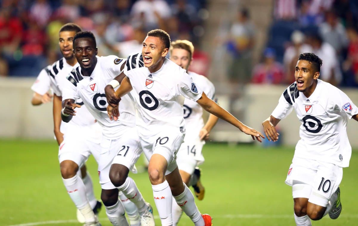 El defensa Kortne Ford de los Colorado Rapids puso a celebrar a su equipo cuando empató en el último minuto a Chivas de Guadalajara Sub-20.