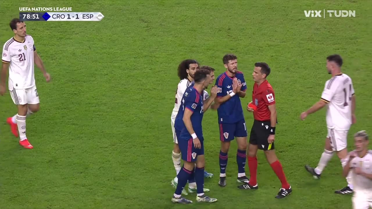 ¡CROACIA SE QUEDA CON UNO MENOS! Perisic se va expulsado