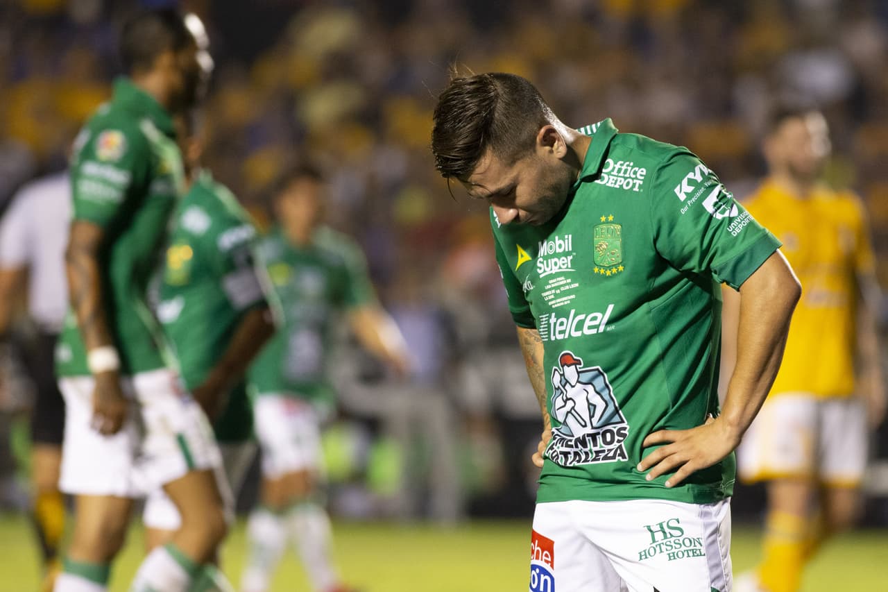 Pese a tener unas cuantas ocasiones de gol, claras algunas de ellas, el León se marcó cabizbajo al descanso tras la finalización de la primera mitad.