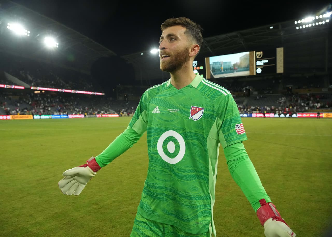El héroe de la noche fue Matt Turner, quien brilló en la definición por penales, atajando varios y permitiendo el triunfo del equipo de la MLS.
<br>