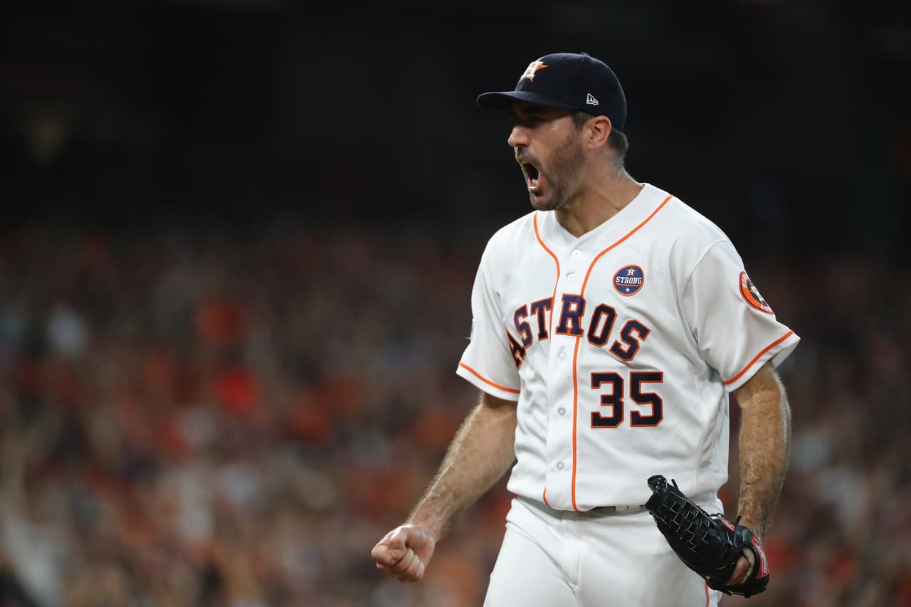 En la Liga Americana, Justin Verlander tiro una joya de partido. Lanzó la ruta completa con 13 ponches para lograr su tercera victoria en la presente postemporada.