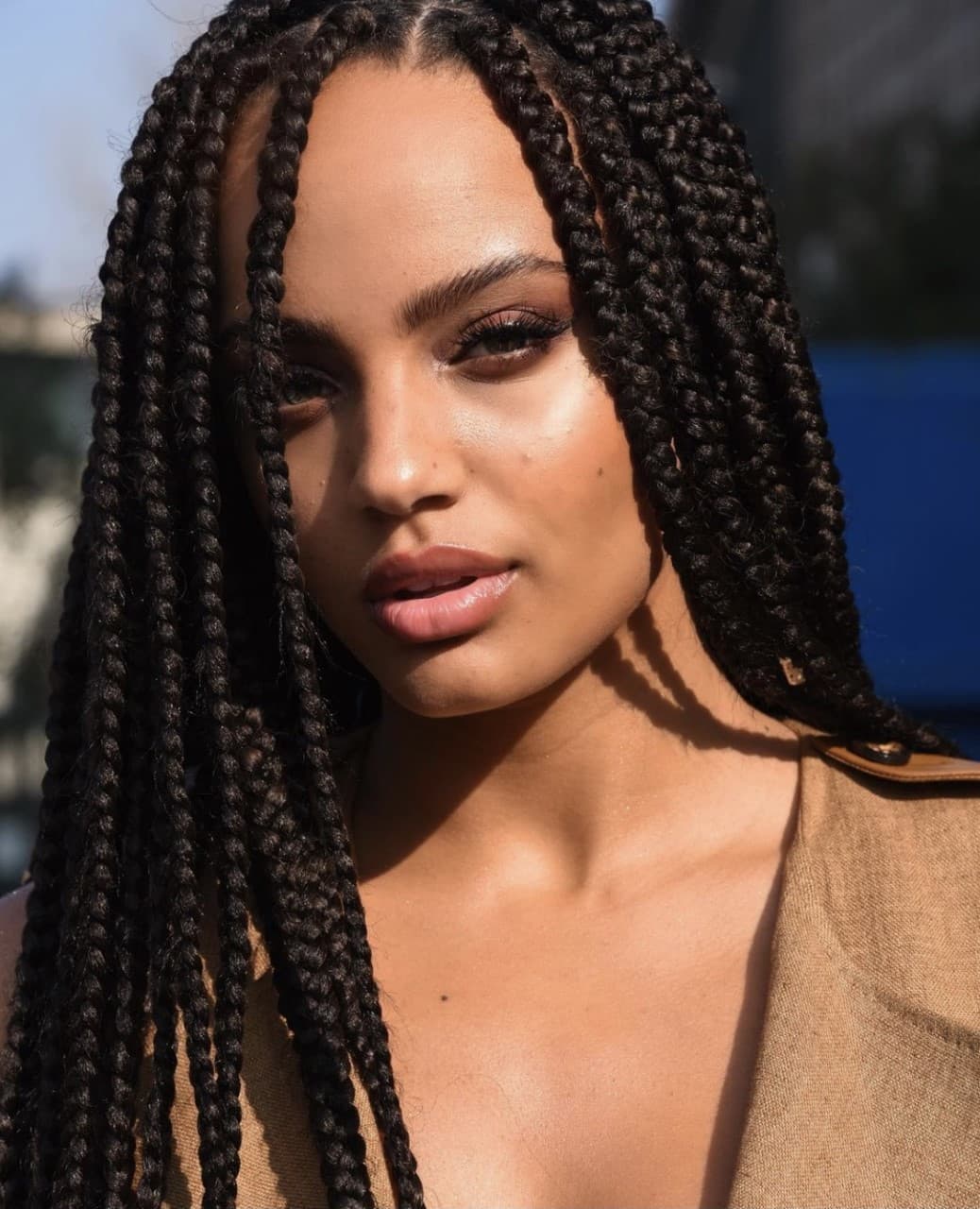 Varios medios locales afirman que la relación sigue viva, pero con su debida distancia.