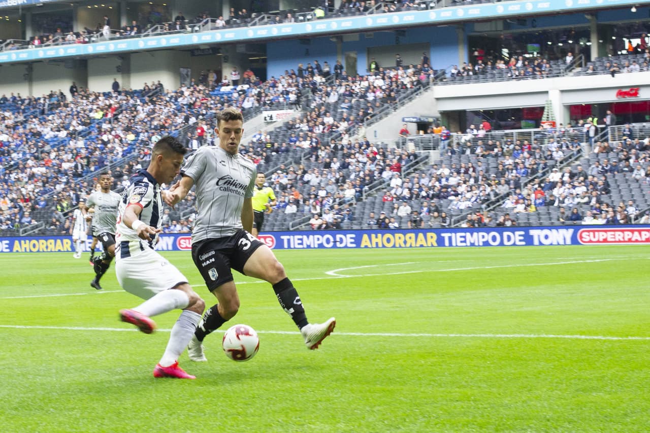 Un gol agónico de Ariel Nahuelpán le propicia el segundo descalabro en fila a Rayados en su propia casa.