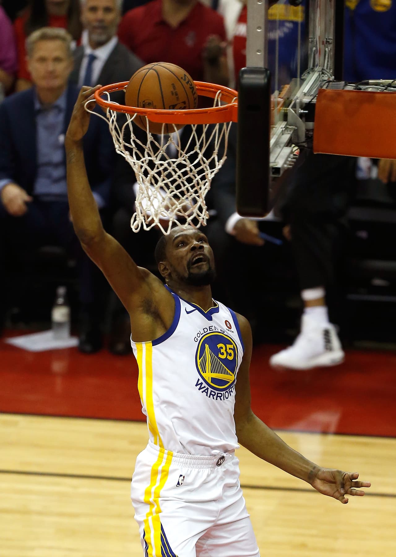Durant fue el jugador con más puntos en el partido para los Warriors llegando a 37.