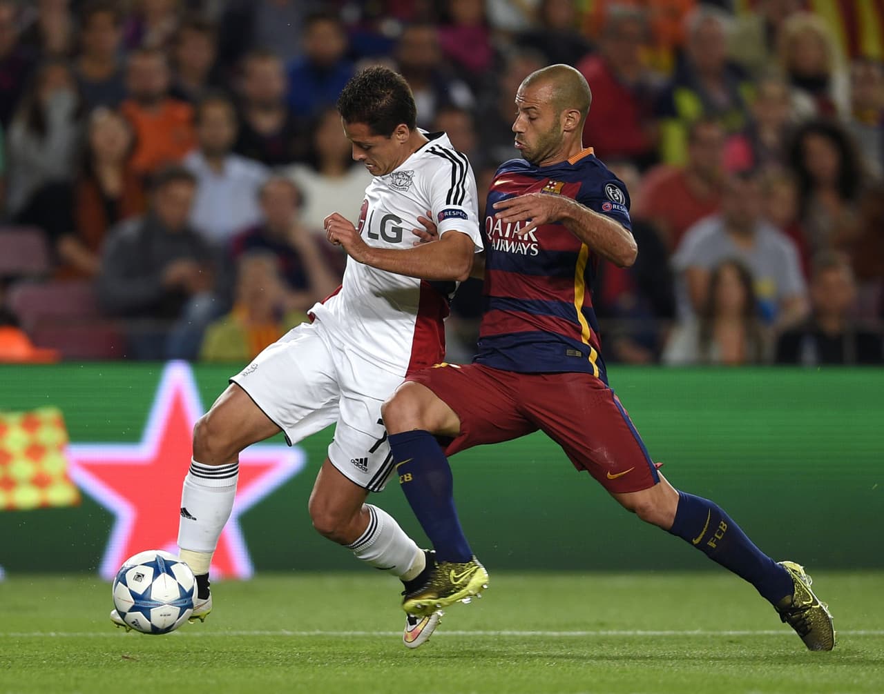 En España, el Barcelona se impuso 2-1 al Bayer Leverkusen del Chicharito quien se perdió un gol cantado y salió de cambio al 55'. Los goles del encuentro fueron de Papadopoulos, Sergi Roberto y golazo de Luis Suárez para la victoria culé.