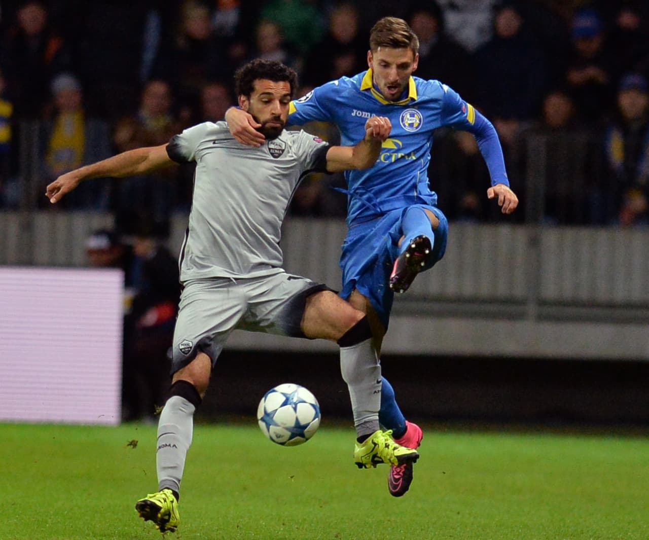 La Roma perdió 3-2 en su visita al BATE Borisov de Bielorrusia que se impuso con doblete de Mladenovic y tanto de Stasevich; por la Loba marcaron al final Gervinho y Torosidis pero no le alcanzó a los giallorossi.