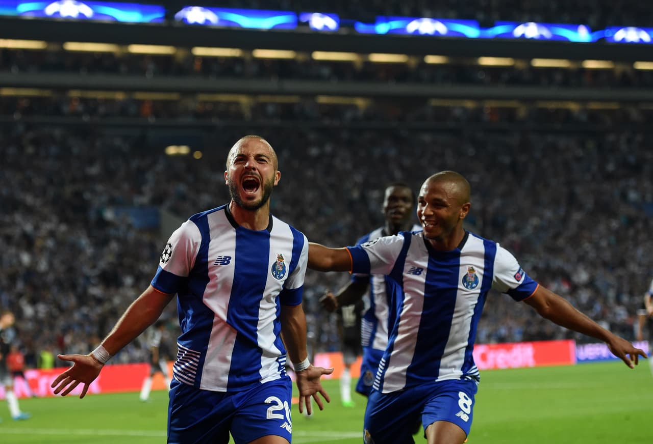 En Portugal, los Dragones del Oporto derrotaron 2 a 1 al Chelsea de Mourinho con goles de André y Maicon que celebró con todo Íker Casillas quien impuso récord de partidos jugados en la Champions al llegar a 152 presentaciones.