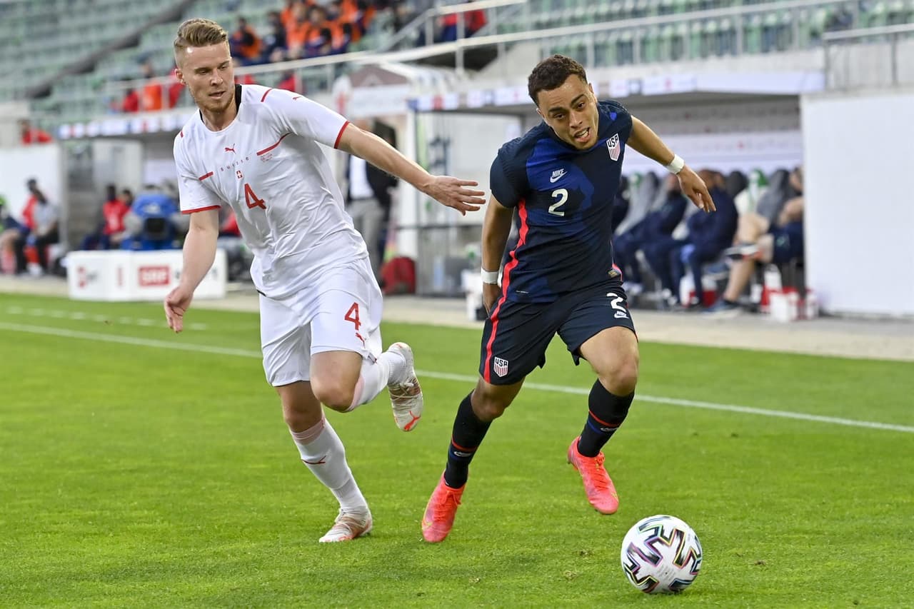 Suiza derrota a Estados Unidos en partido amistoso Internacional 2-1 llevado a cabo en en St. Gallen, Suiza. Sebastian Lletget abrió el marcador para el equipo de las barras y las estrellas, sin embargo, el equipo local empató el marcador a los pocos minutos con gol de Ricardo Rodríguez, y quien le dio la victoria a los suizos, fue Steven Suber durante la segunda mitad del encuentro.