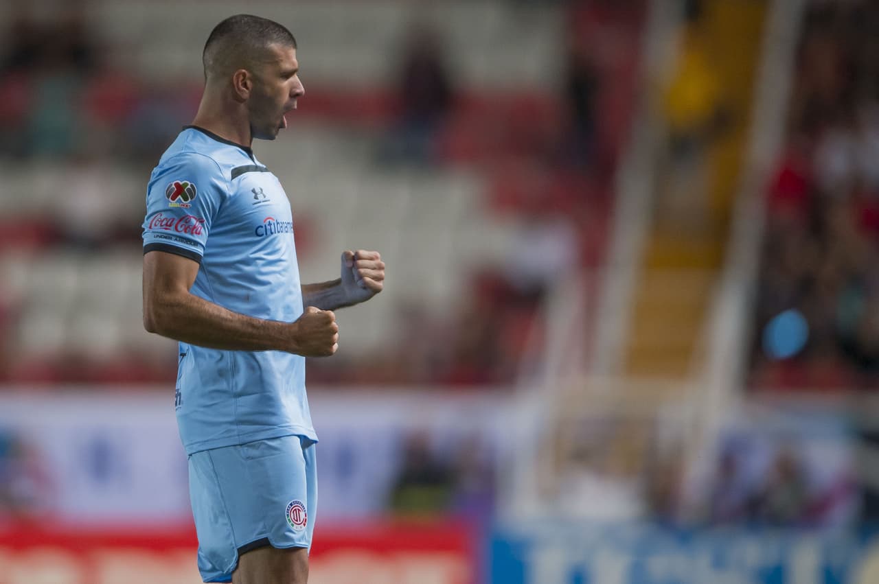 Necaxa inició ganando con el tanto de Mauro Quiroga pero Toluca igualó gracias a la aparición de Emmanuel Gigliotti. Con el empate, Los Rayos se mantienen en 5º y los Diablos Rojos en 16to. lugar.