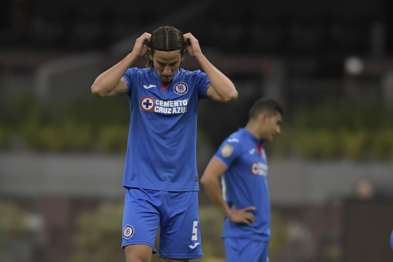 El nerviosismo estaba haciendo mella en el Cruz Azul porque no se notaba confianza en el equipo desde el arranque.