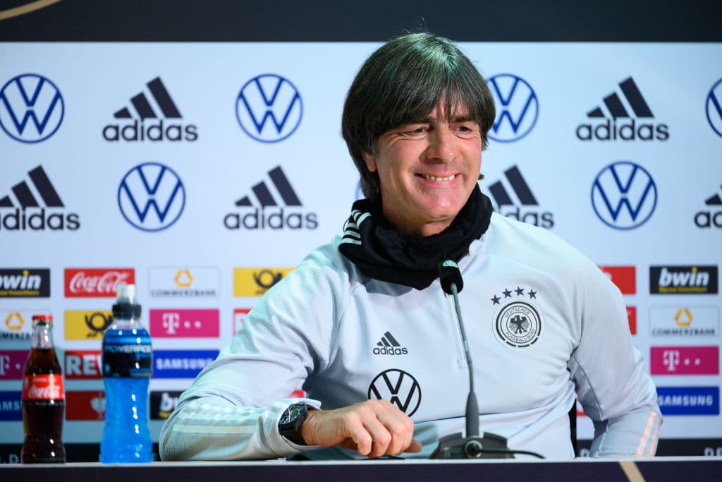 "Robin Gosens definitivamente estará en el once inicial. Kevin Trapp estará en la portería. También estoy planeando poner de titulares a Niklas Süle y a Leroy Sané”, declaró Joachim Löw.