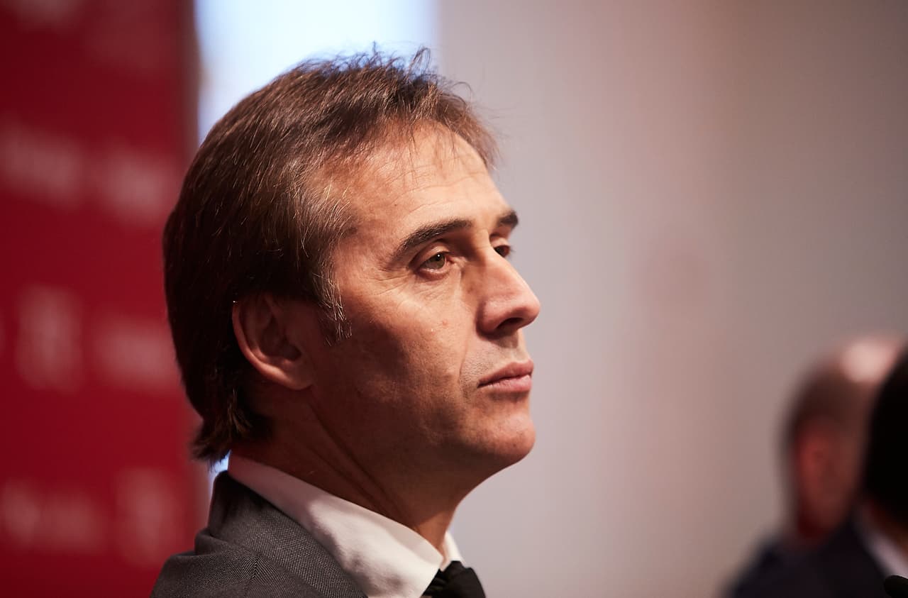 Julen Lopetegui en su presentación como entrenador del Sevilla FC ante los medios de comunicación.
