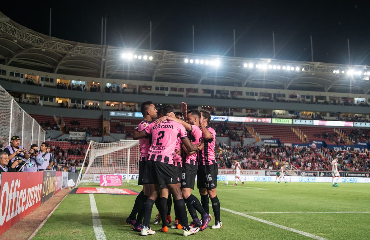 No se puede hablar de Necaxa de otra manera que no apele al adjetivo sorprendente. Los Rayos han pasado de ser el candidato natural al descenso a ocupar el sexto sitio del torneo. Y todo por méritos propios como también fue la victoria ante Veracruz que resolvió en los últimos minutos.