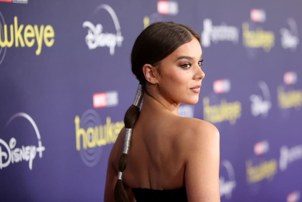 Su padre es judío nacido en Estados Unidos y su madre es mitad afroamericana y mitad filipina.