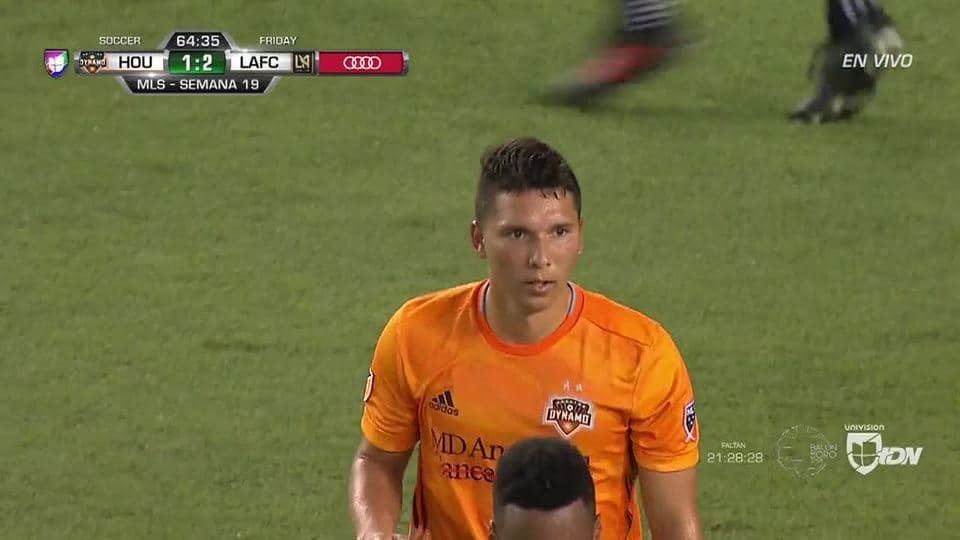 Tiro desviado de Tomás Martínez