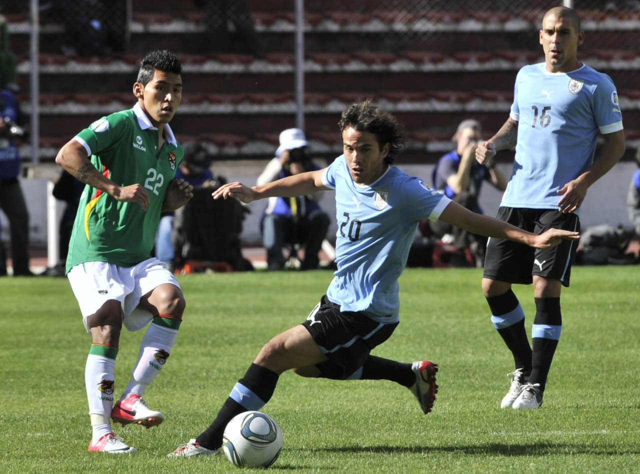 Los goles locales los consiguieron Carlos Saucedo, con triplete, y Gualberto Mojica, mientras que el solitario gol de los charrúas lo logró Luis Suárez.