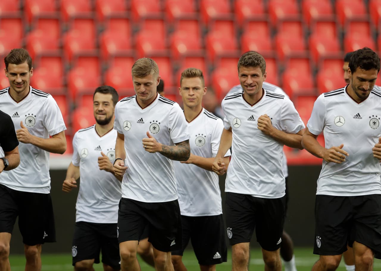 El camino de Alemania en el grupo C lo ha mostrado contundente. El actual campeón mundial debe imponerse de visitante contra República Checa y de local contra Noruega.