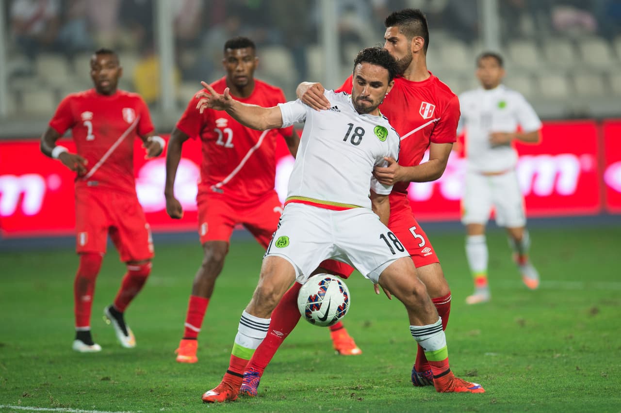 Raúl Jiménez y Enrique Esqueda, CALIFICACIÓN 6: Los delanteros mexicanos no brillaron en el campo, ninguno de los atacantes tuvo una de peligro todo en medida de los mediocampistas que no les surtieron balones.