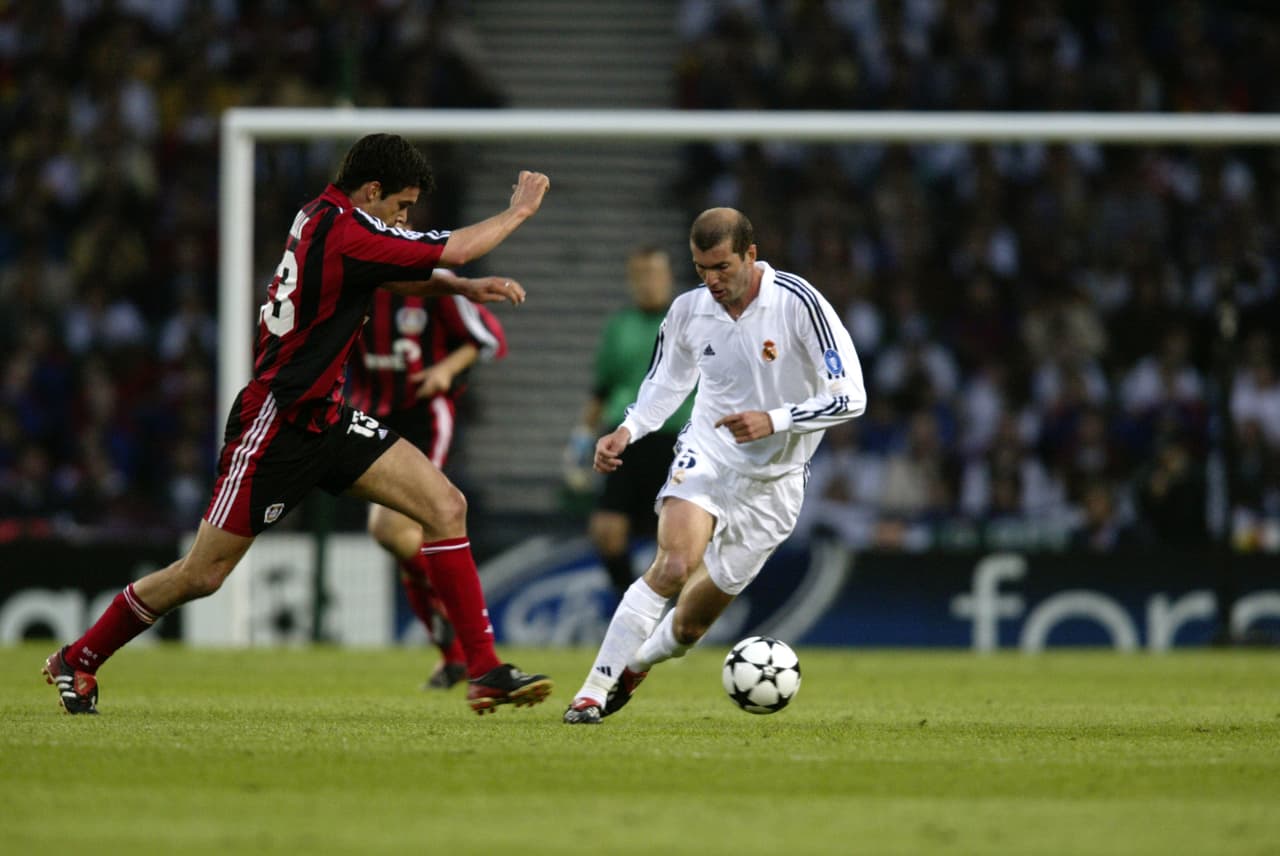 Ballack se encargó de luchar con Zinedine Zidane por el control del medio campo.