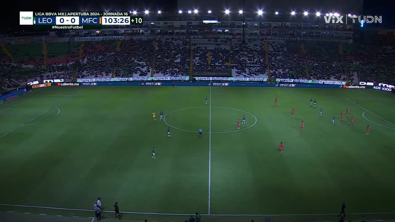 ¡Sin luz y sin puntería! León falla penales y termina a media iluminación