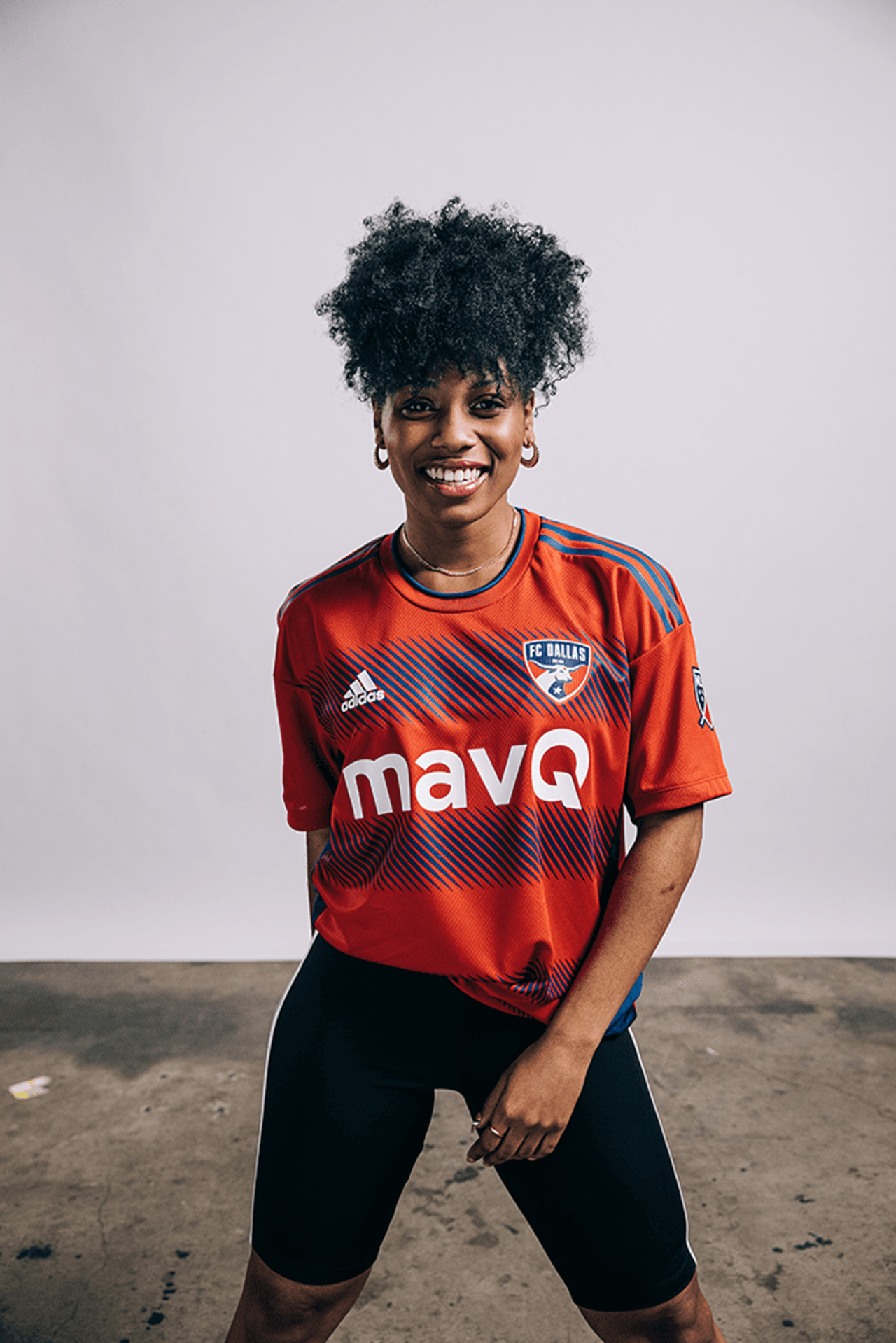 La casaca reitera la utilización de los tonos rojos y azules para identificar a la franquicia.