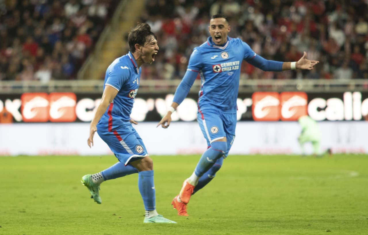 Con goles de Alexis Gutiérrez y Gonzalo Carneiro, Cruz Azul sentenció la final de la Copa por México 2022 ante Chivas en el Akron para alzar su primer trofeo a una semana del inicio del Clausura 2023. 
<br>