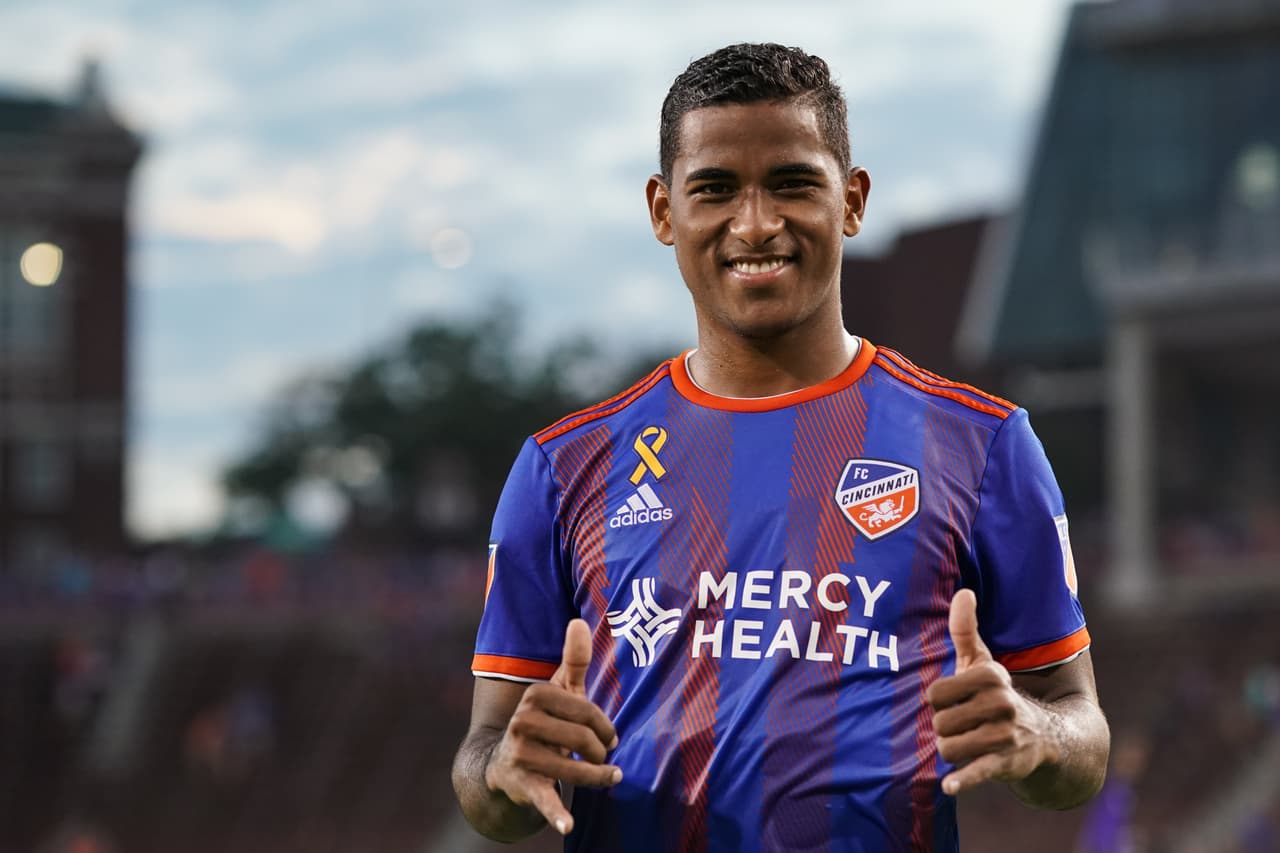 ¡Ponte en forma de la mano del tico Allan Cruz!