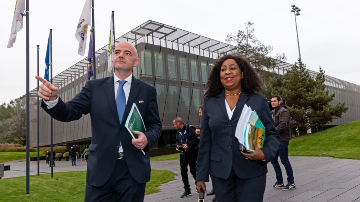 FIFA se lava las manos en cuanto al coronavirus