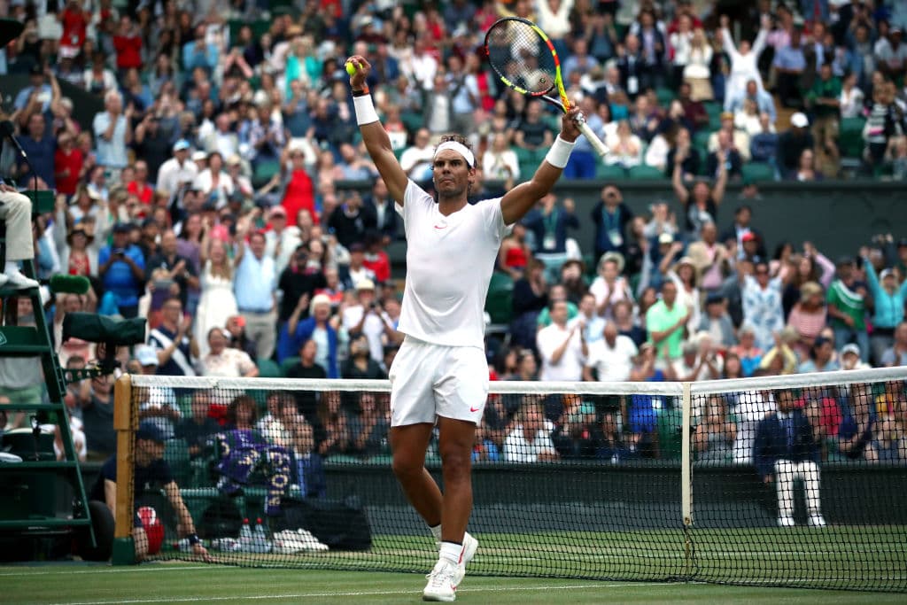 El español Rafael Nadal reaccionó contra a Juan Martín del Potro para alcanzar las semifinales de Wimbledon, al vencer al argentino 7-5, 6-7 (7), 4-6, 6-4 y 6-4