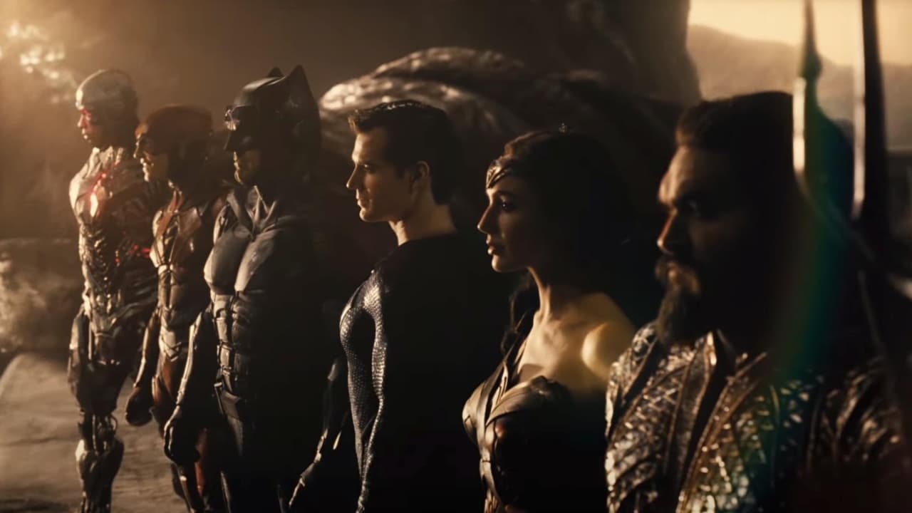 Dura cuatro horas y Zack Snyder muestra lo que puede ser un cine de gran éxito cuando muestra las historias de fondo mejoradas y entrelazadas, se convierte en una epopeya que se hace eco de la de ‘The Avengers’ pero de una manera más siniestra y arriesgada.
